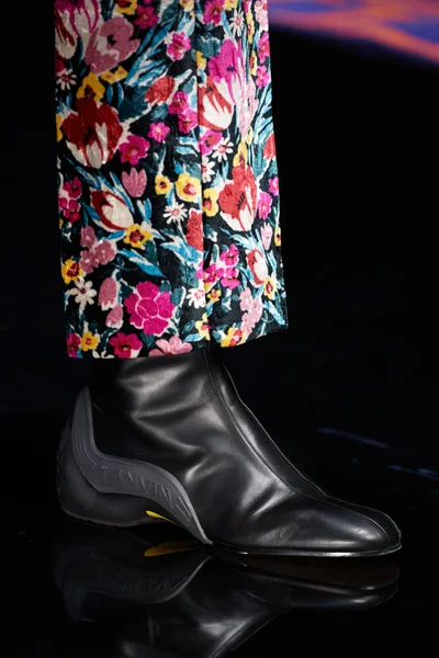 Look 100